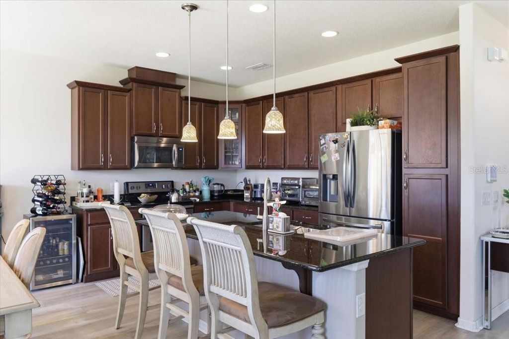 Image 7 of property listing at 4915 SOUTHLAWN AVENUE, Orlando, FL 32811