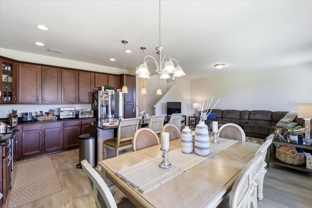 Image 8 of property listing at 4915 SOUTHLAWN AVENUE, Orlando, FL 32811