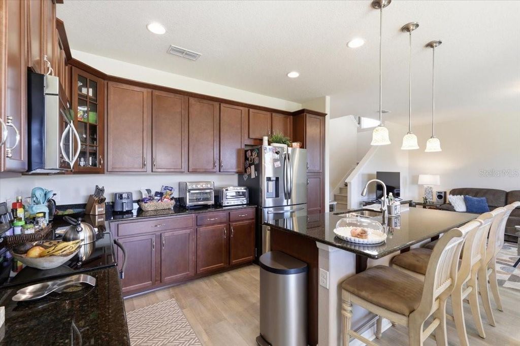 Image 9 of property listing at 4915 SOUTHLAWN AVENUE, Orlando, FL 32811