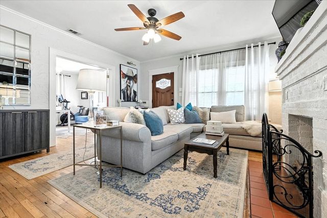 1609 Belle Place, Fort Worth, TX 76107