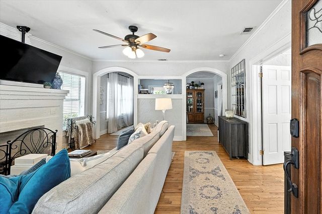 1609 Belle Place, Fort Worth, TX 76107