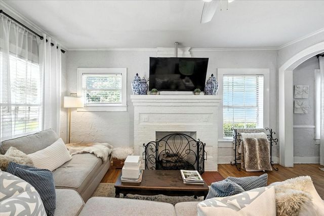 1609 Belle Place, Fort Worth, TX 76107