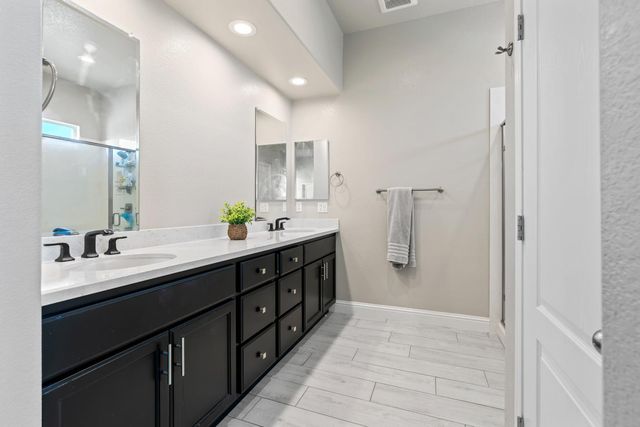 1282 Nascimento Ct, Manteca, CA 95337