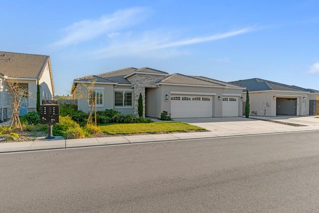 1282 Nascimento Ct, Manteca, CA 95337