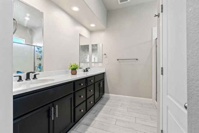 1282 Nascimento Ct, Manteca, CA 95337