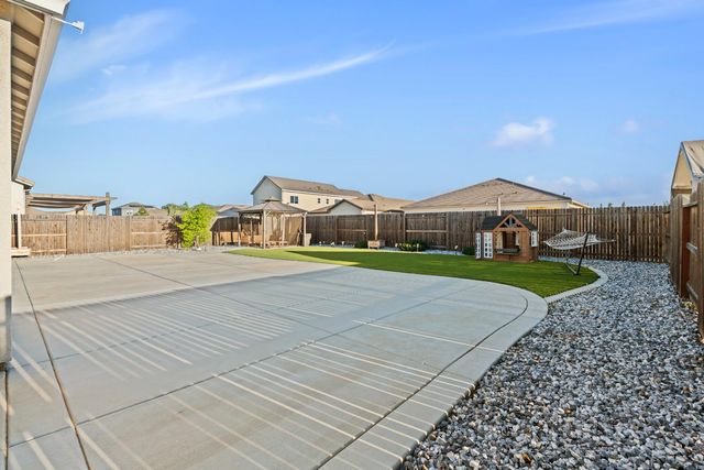 1282 Nascimento Ct, Manteca, CA 95337