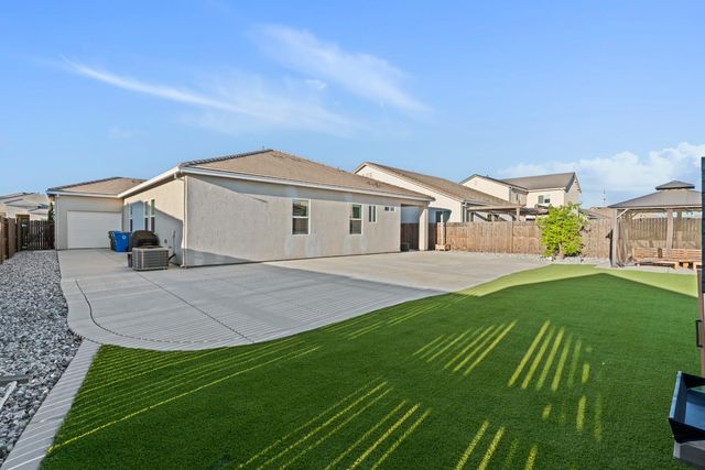 1282 Nascimento Ct, Manteca, CA 95337