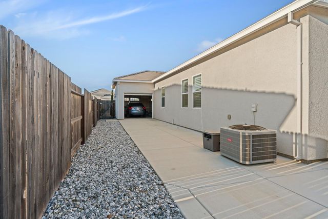 1282 Nascimento Ct, Manteca, CA 95337