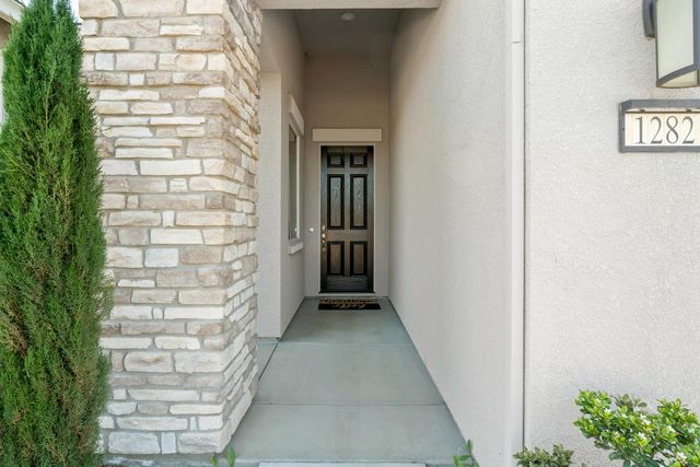 1282 Nascimento Ct, Manteca, CA 95337