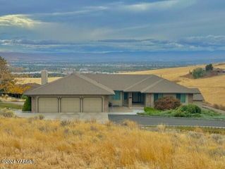 300 Coyote Creek Rd, Yakima, WA 98901