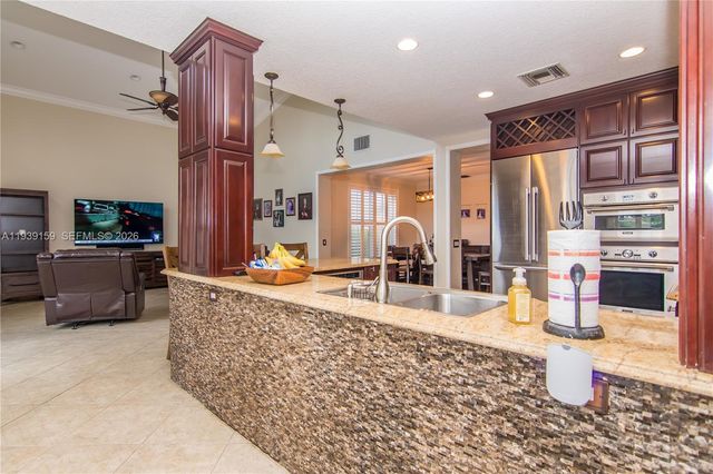 1091 SW 156th Ave, Pembroke Pines, FL 33027