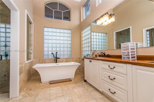 1091 SW 156th Ave, Pembroke Pines, FL 33027