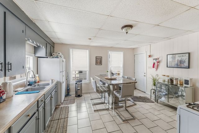 271 Elm St, Woonsocket, RI 02895