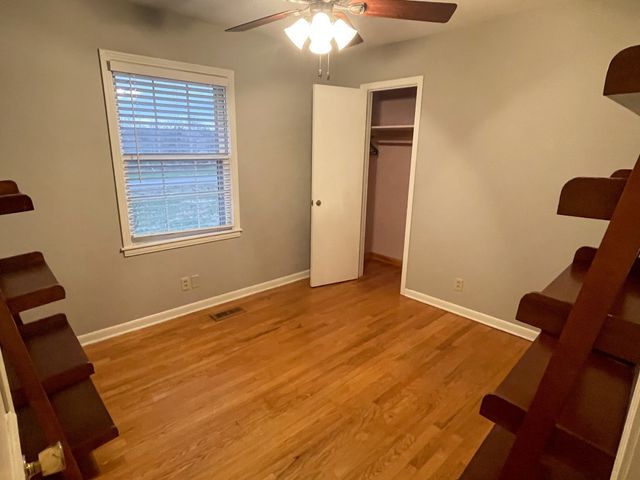 1814 Avon Rd, Murfreesboro, TN 37129