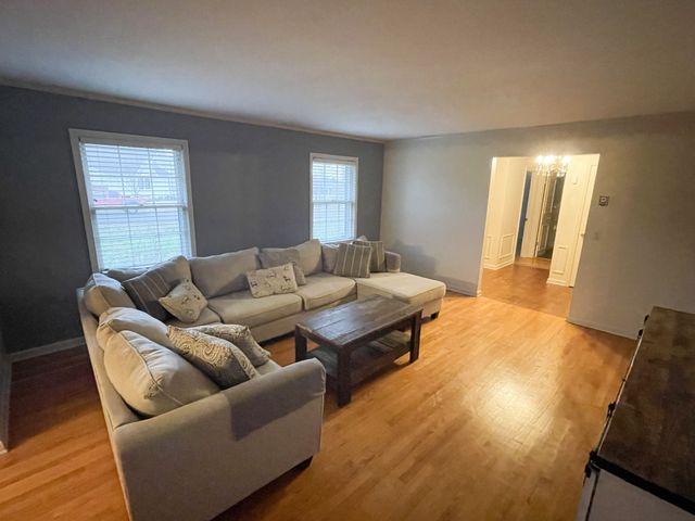 1814 Avon Rd, Murfreesboro, TN 37129