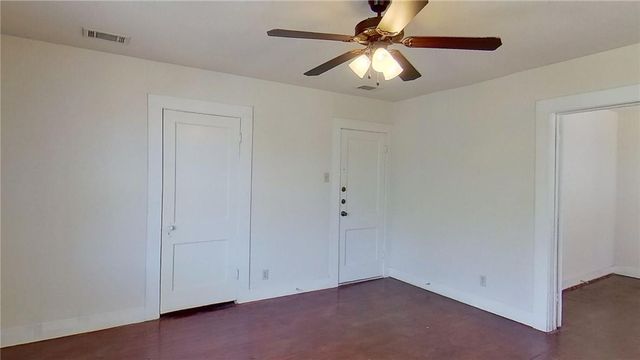 1607 S Austin Ave D, Georgetown, TX 78626