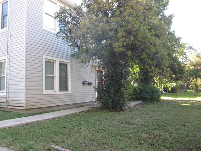1607 S Austin Ave D, Georgetown, TX 78626