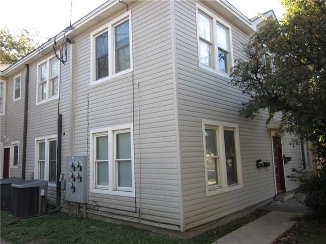 1607 S Austin Ave D, Georgetown, TX 78626