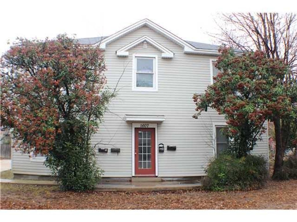 1607 S Austin Ave D, Georgetown, TX 78626