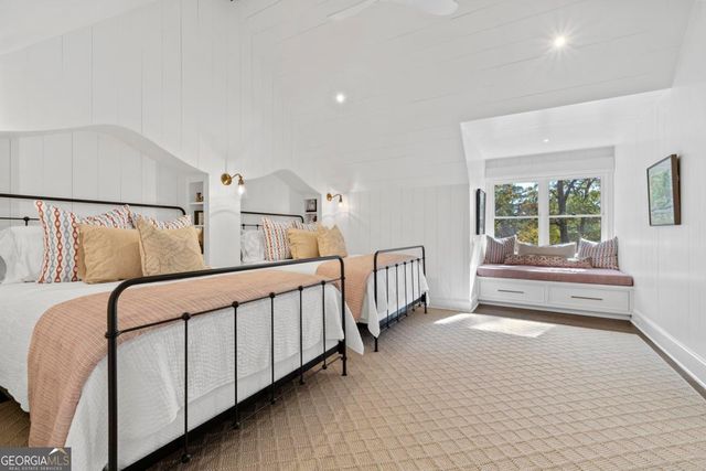 1031A Marina Cove Lane, Greensboro, GA 30642