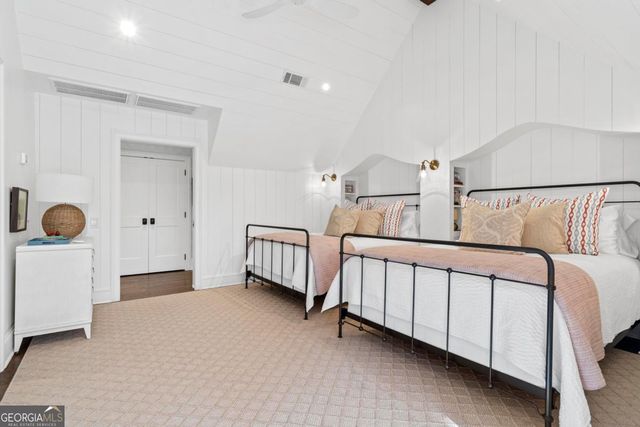 1031A Marina Cove Lane, Greensboro, GA 30642