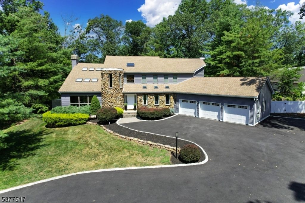 89 Rock Road West, Green Brook Twp., NJ 08812