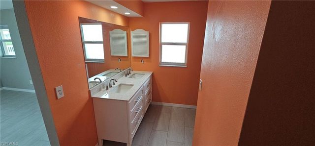 5255 Tiffany CT, Cape Coral, FL 33904