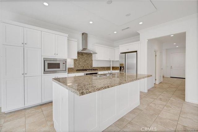126 Gulfstream, Irvine, CA 92620