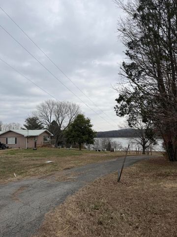 2863 New Lake Road, Spring City, TN 37381