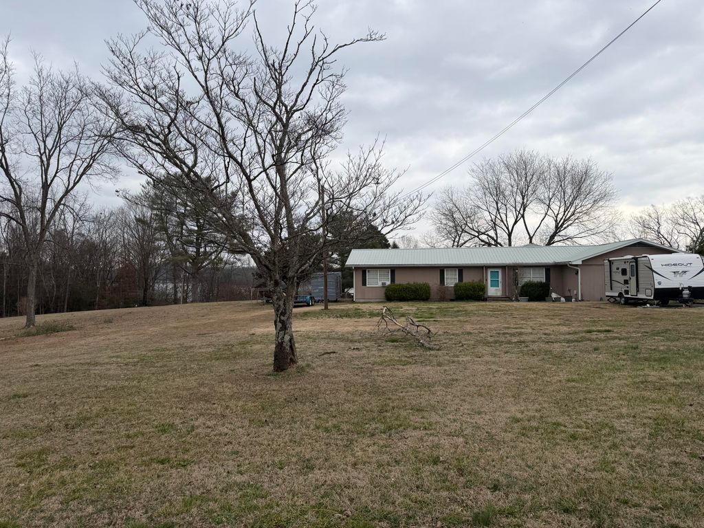 2863 New Lake Road, Spring City, TN 37381