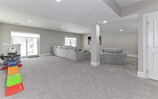 307 Azalea Ln, Marshall, PA 15090