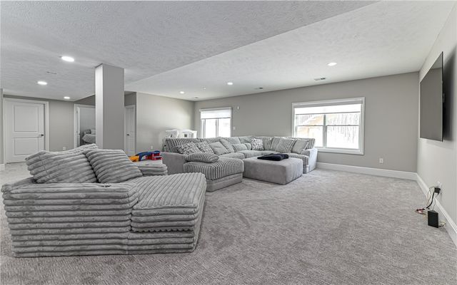 307 Azalea Ln, Marshall, PA 15090