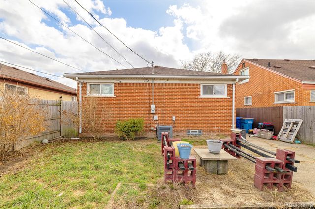 8131 Marian Street, Warren, MI 48093