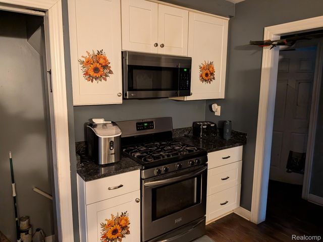 8131 Marian Street, Warren, MI 48093