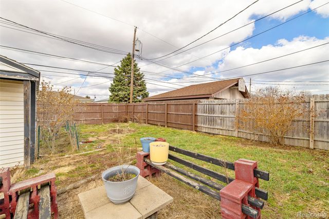 8131 Marian Street, Warren, MI 48093