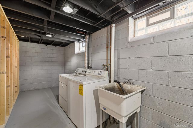 8131 Marian Street, Warren, MI 48093