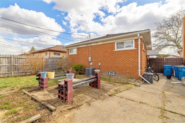 8131 Marian Street, Warren, MI 48093