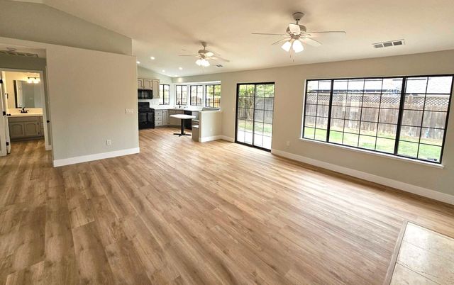 825 N Manzanita Street, Visalia, CA 93292