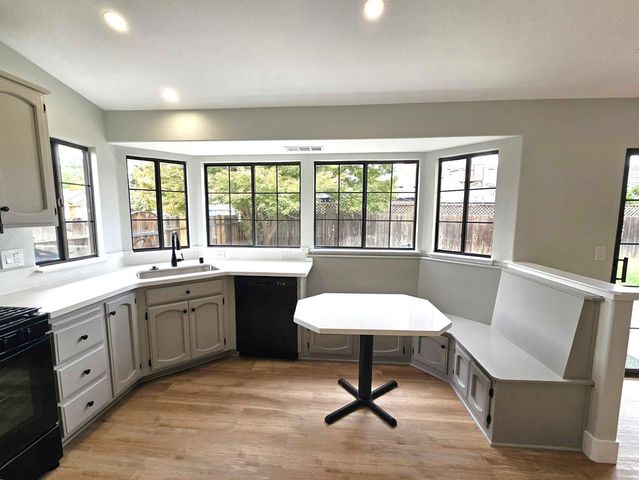 825 N Manzanita Street, Visalia, CA 93292