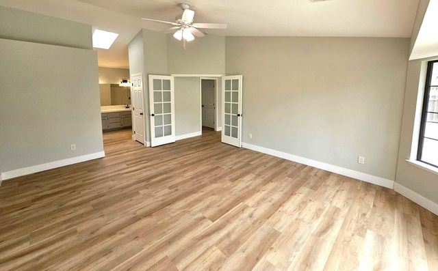 825 N Manzanita Street, Visalia, CA 93292