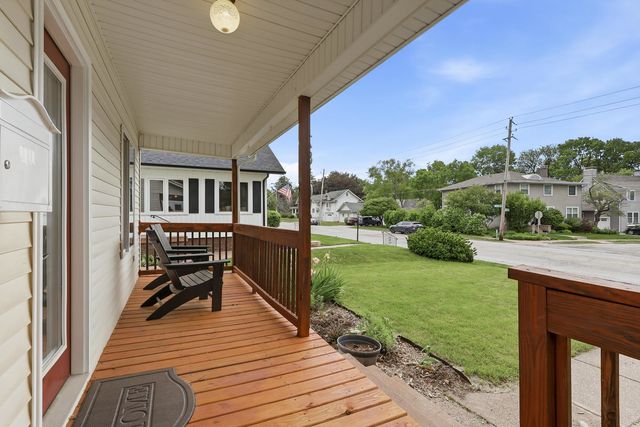 2810 Middle Road, Davenport, IA 52803