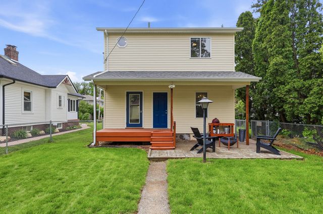 2810 Middle Road, Davenport, IA 52803