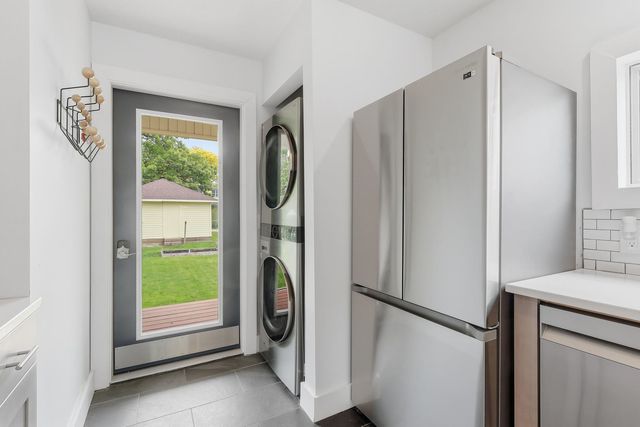 2810 Middle Road, Davenport, IA 52803