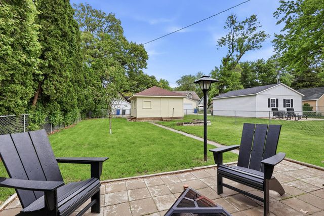 2810 Middle Road, Davenport, IA 52803