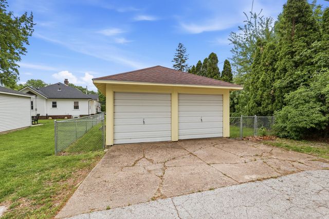 2810 Middle Road, Davenport, IA 52803