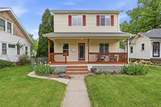 2810 Middle Road, Davenport, IA 52803