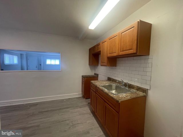 2001 N 52ND ST, Philadelphia, PA 19131