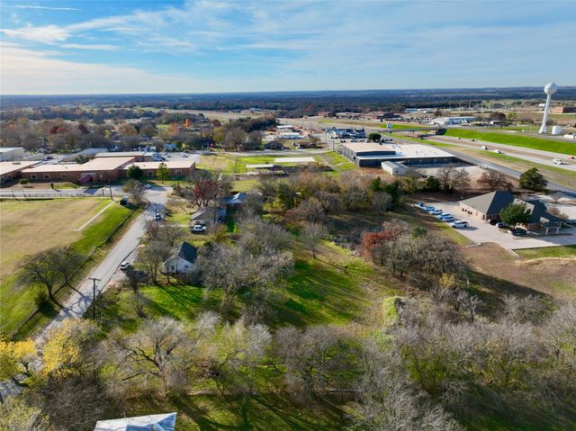 111 N Stadium Drive, Alvord, TX 76225