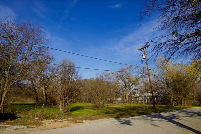 111 N Stadium Drive, Alvord, TX 76225