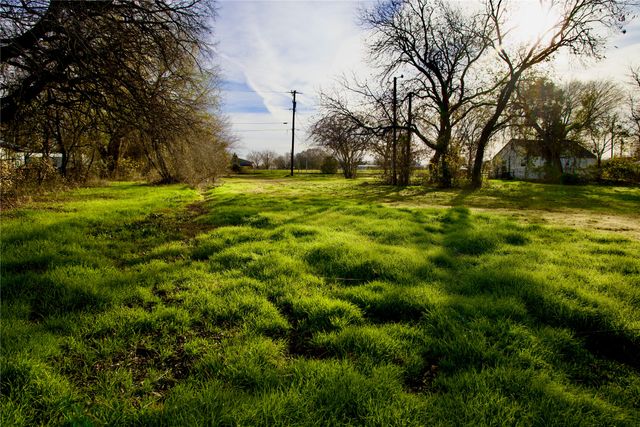 111 N Stadium Drive, Alvord, TX 76225